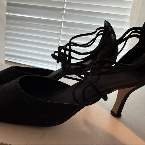 Elegant Black Women's Shoes - Picture 3 of 4